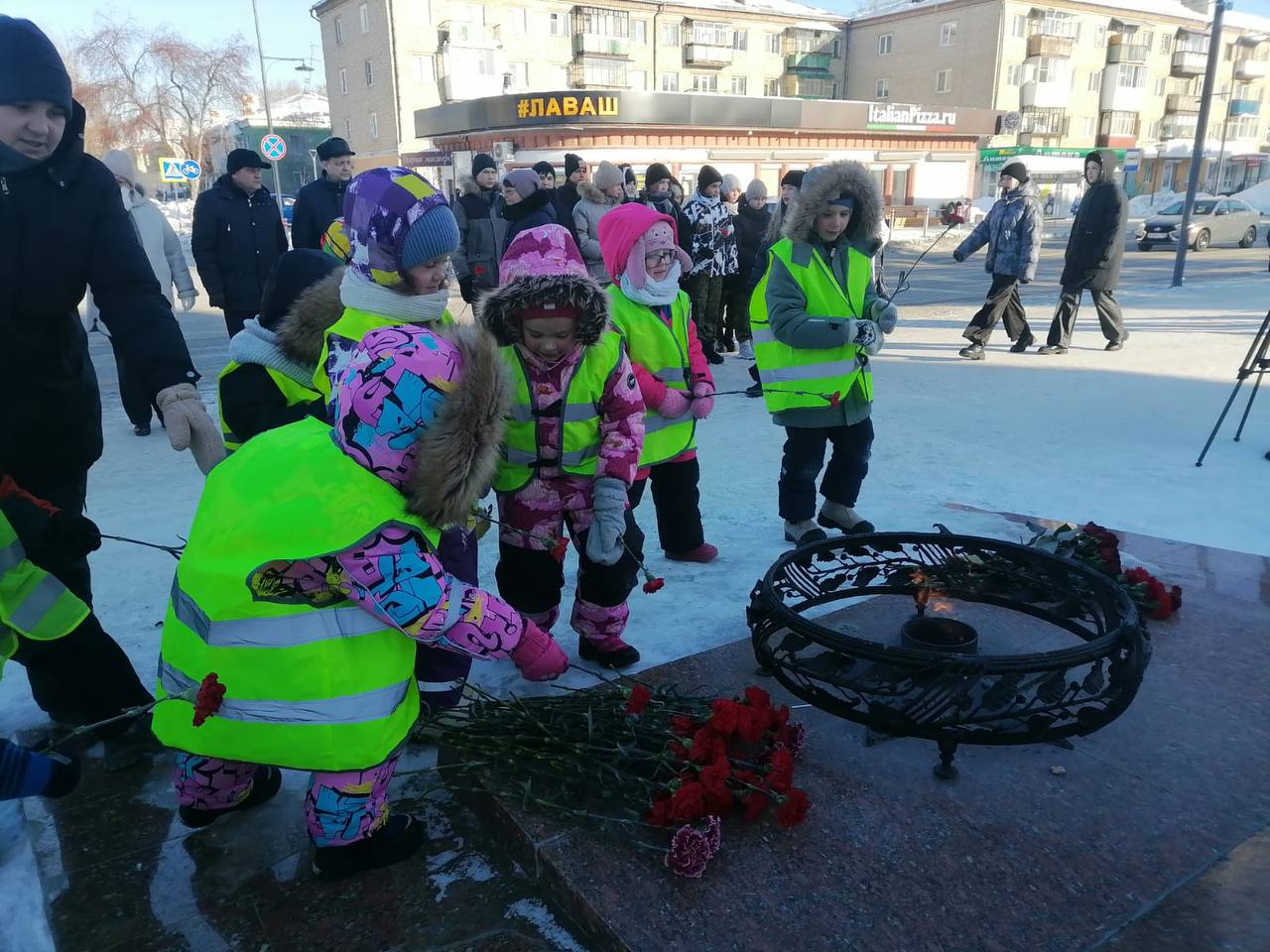 Уральцы отметили День защитника Отечества патриотическим автопробегом,  военно-исторической реконструкцией и заплывом «моржей» | 24.02.2024 |  Екатеринбург - БезФормата